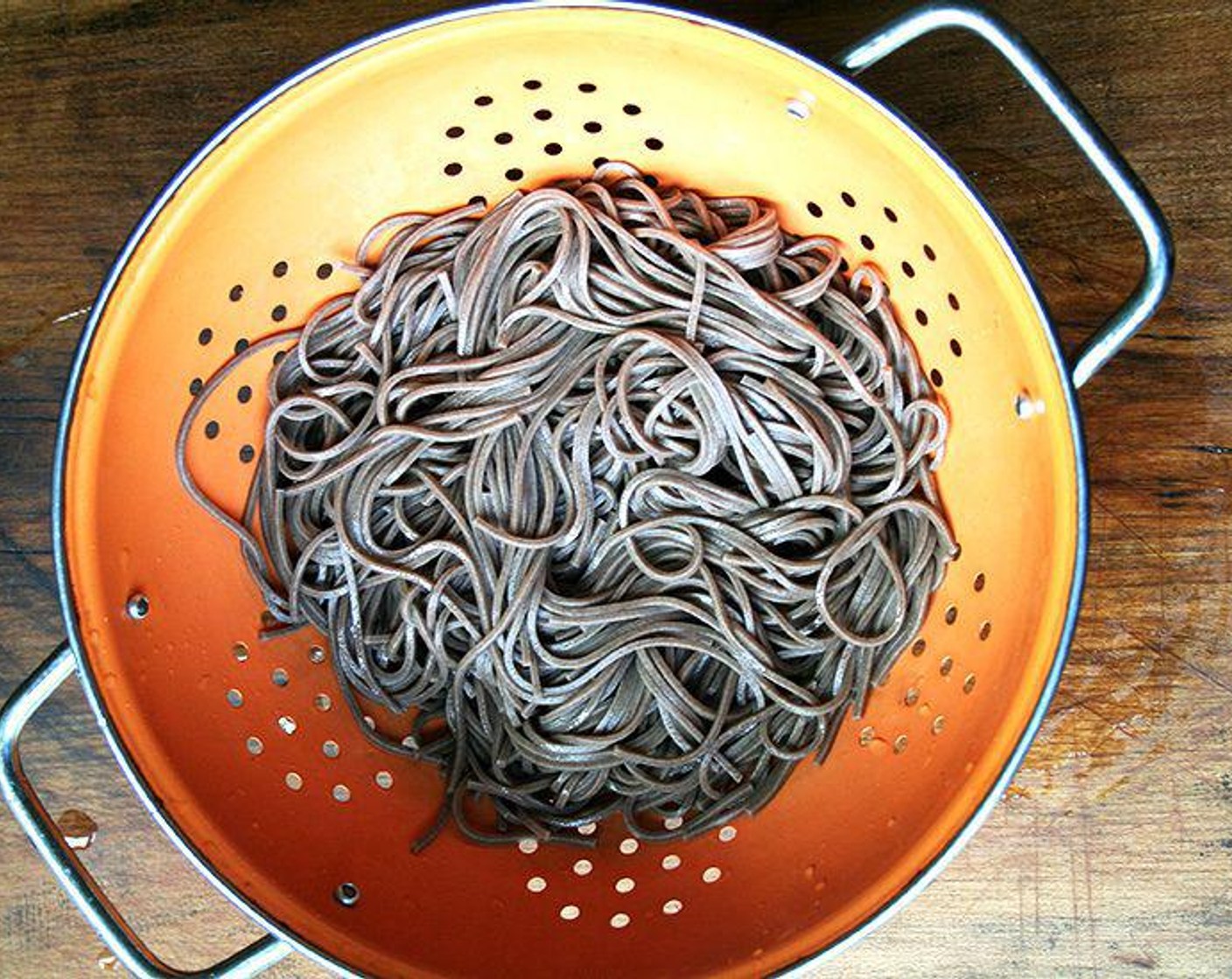 step 1 Bring a pot of water to a boil. Add Soba Noodles (8 oz) and lower the heat so that the water is gently simmering — soba is a little more delicate than pasta and you don’t want the water rapidly boiling.
