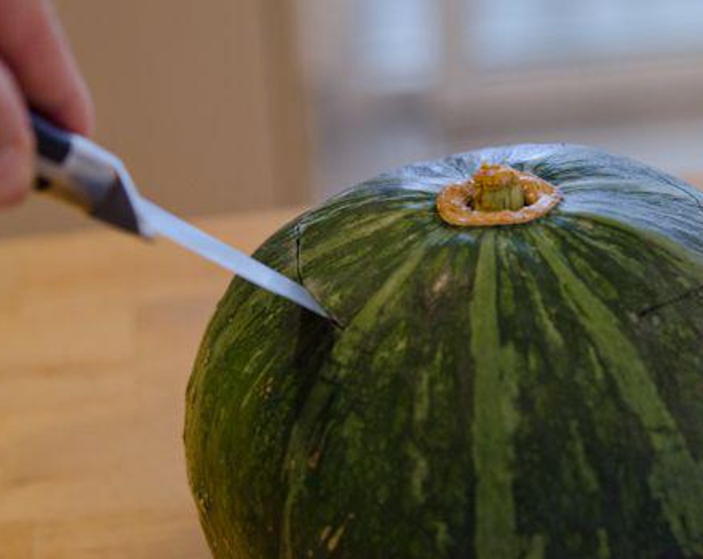 step 3 Meanwhile cut out the opening on the top of the Pumpkin (1). Keep the top.