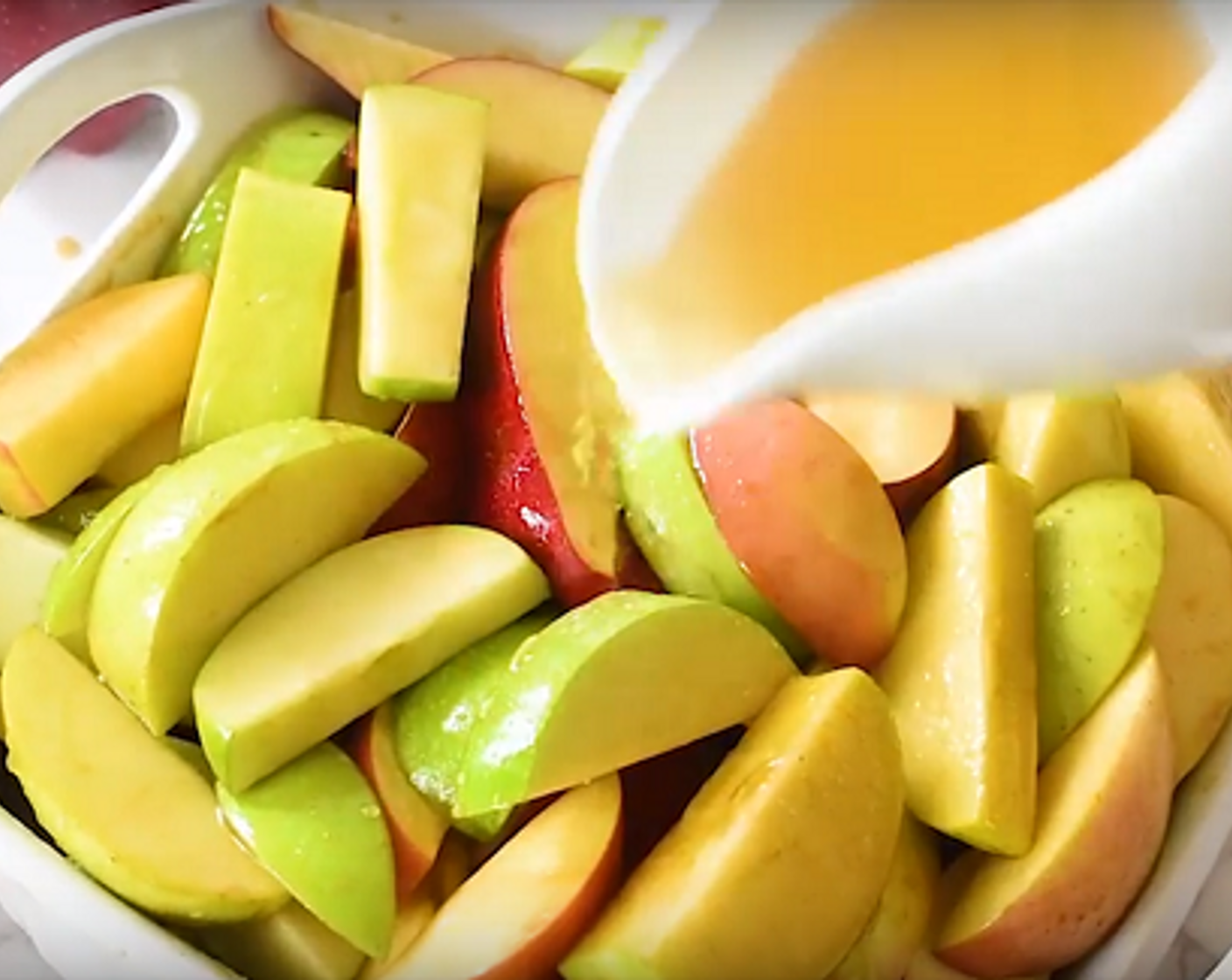 step 5 Mix the Apple Juice (1/2 cup) and Apple Cider Vinegar (1 Tbsp) and then pour evenly on top. Sprinkle extra Coconut Sugar (to taste) on top if desired.