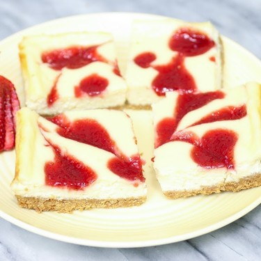 Strawberry Cheesecake Bars Recipe | SideChef