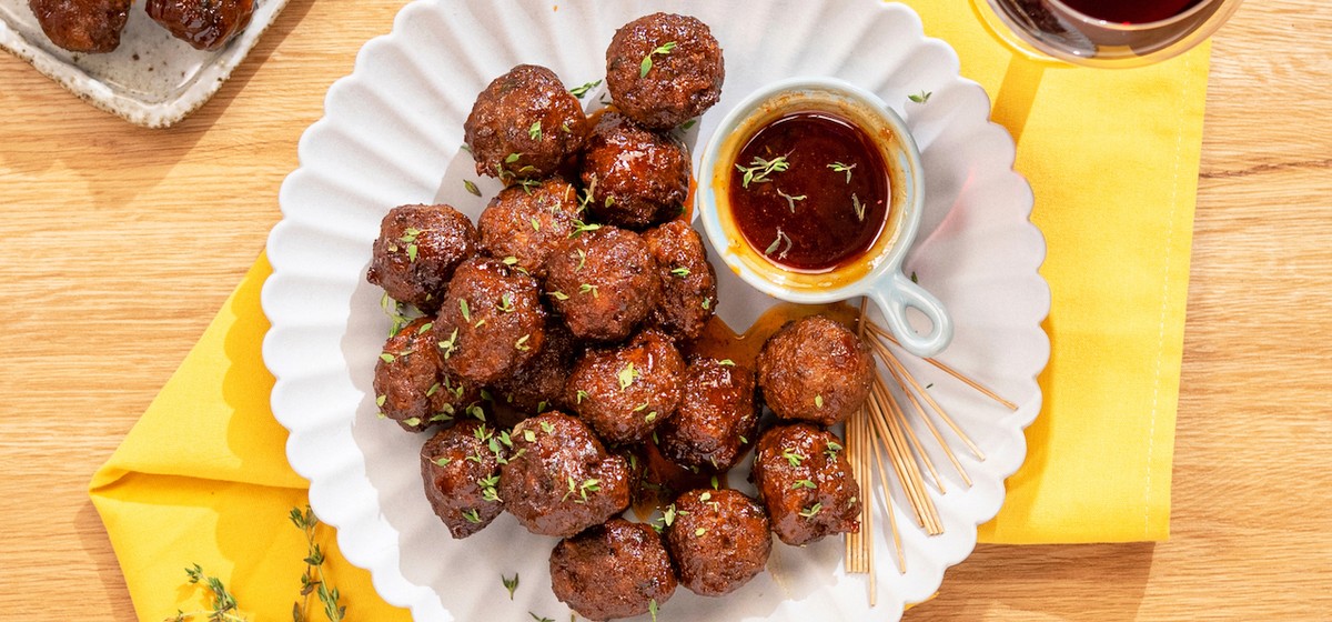 Sweet and Spicy Cocktail Meatballs Recipe | SideChef