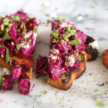 5-Ingredient Za'atar Roasted Beet Toasts Recipe | SideChef