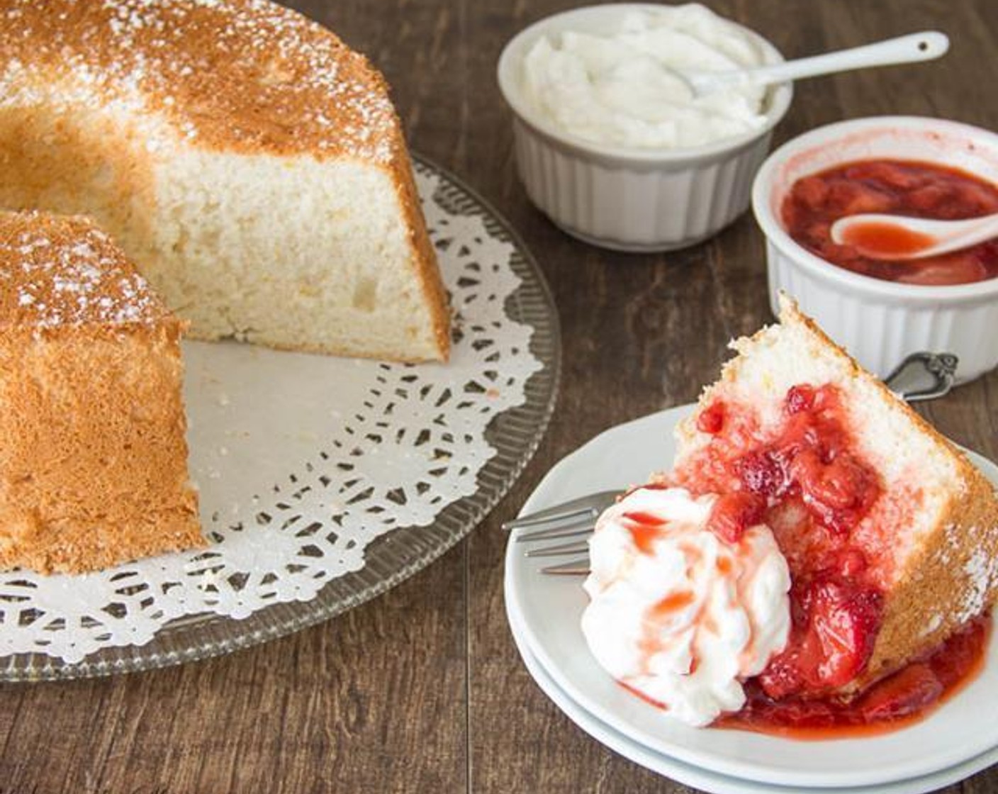 Angel Food Cake with Strawberry Sauce