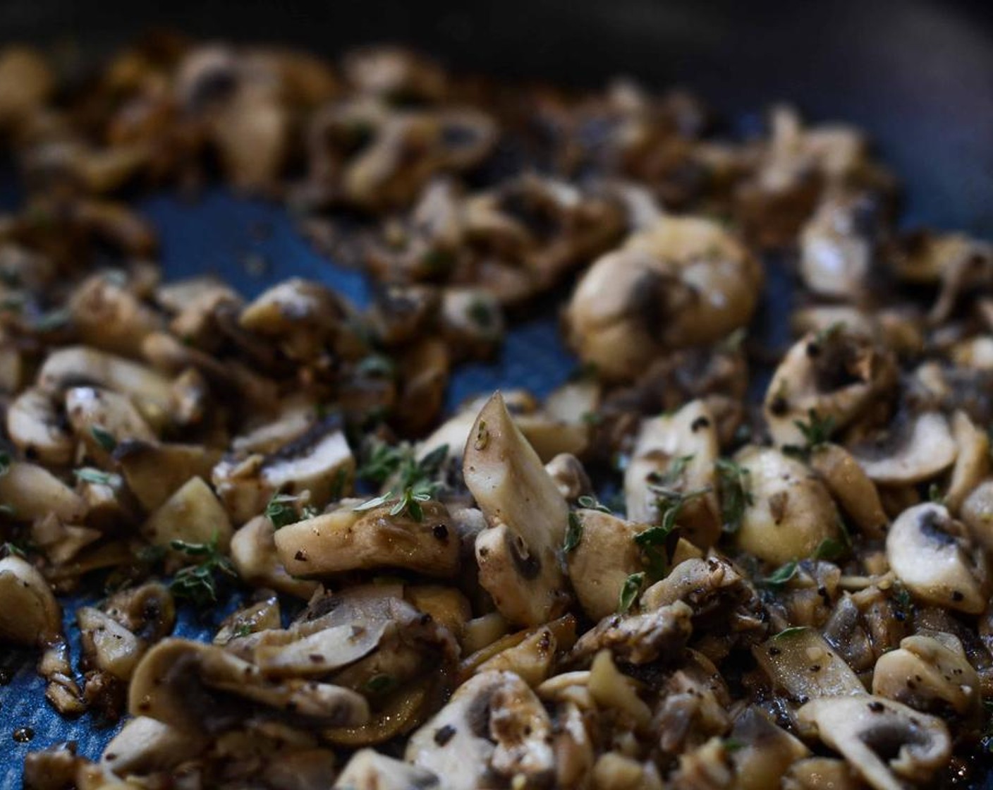 step 2 Add in your washed and dried Mushrooms (500 g) and place the lid on top. Using some more foil, tightly seal in the edges around the pot’s lid so that no smoke can escape. Cook on high heat for about 5 minutes then turn down the heat to medium for another 10 minutes.