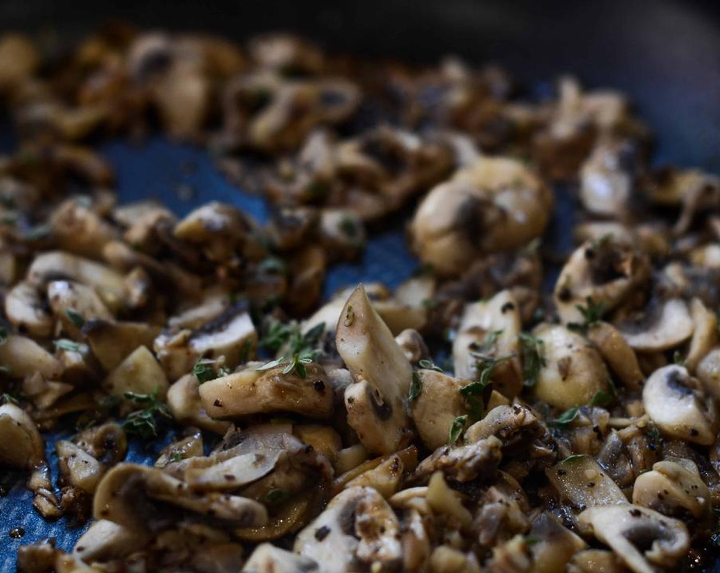 step 2 Add in your washed and dried Mushrooms (5 cups) and place the lid on top. Using some more foil, tightly seal in the edges around the pot’s lid so that no smoke can escape. Cook on high heat for about 5 minutes then turn down the heat to medium for another 10 minutes.