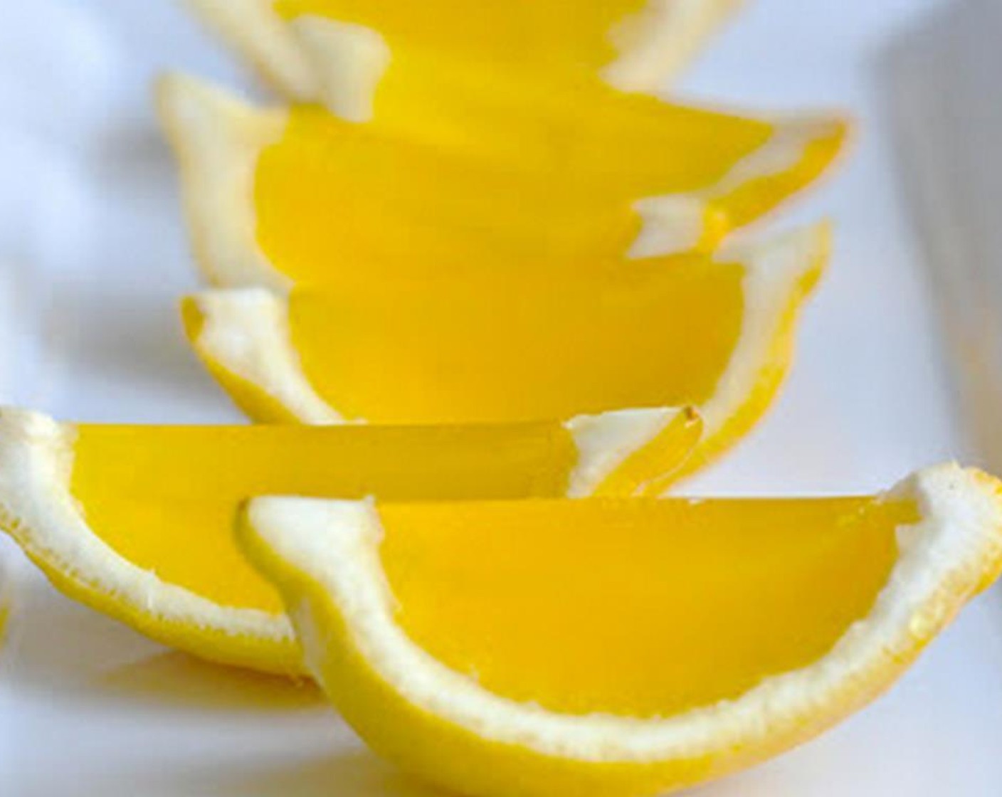 step 5 Once the jello is completely set, use a sharp knife to slice into wedges and serve.