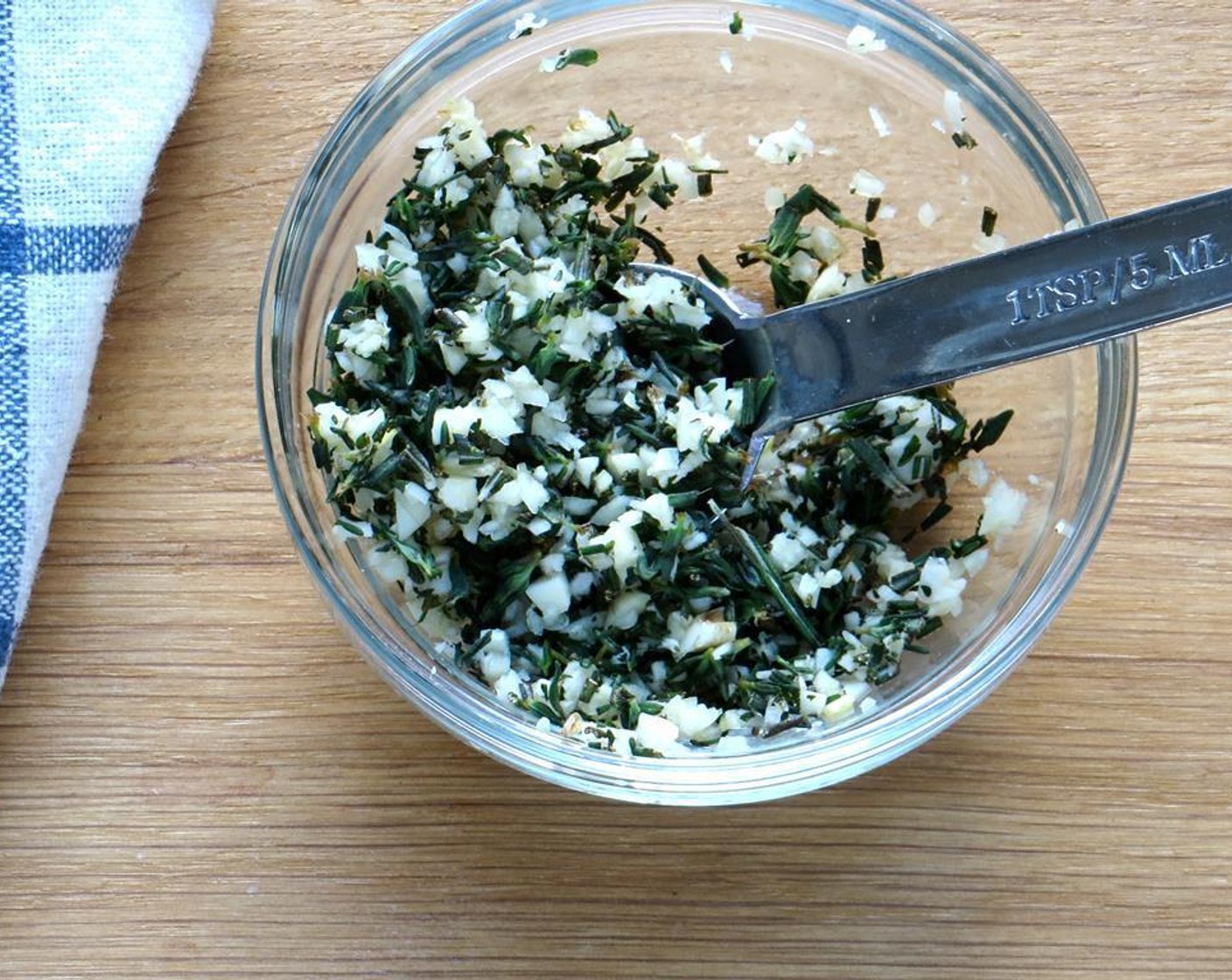 step 2 Mince the Garlic (3 cloves). Prepare the Fresh Thyme (1 Tbsp) and Fresh Rosemary (1 tsp). Combine the herbs together with the garlic.