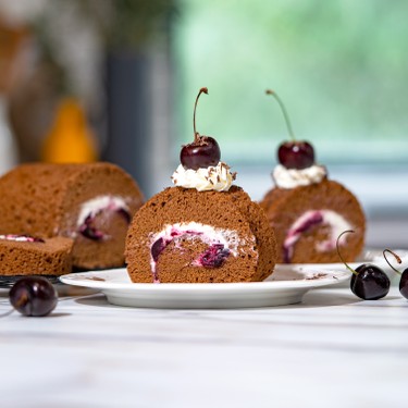 Black Forest Swiss Roll Recipe | SideChef