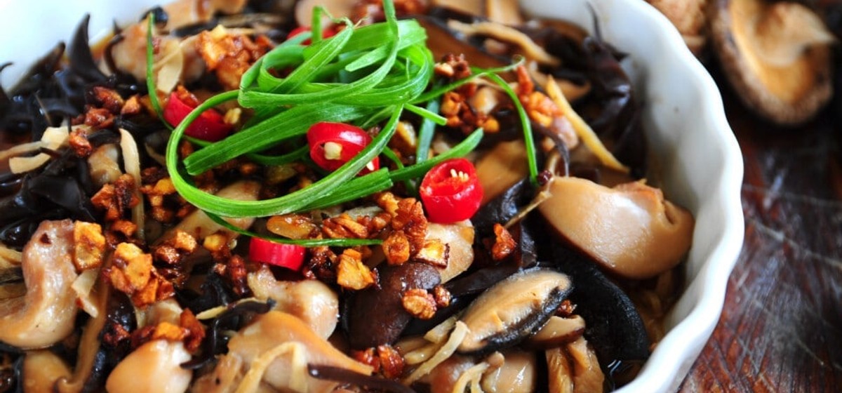Chinese Steamed Chicken with Dried Shiitake Mushroom Recipe | SideChef