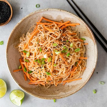 Kelp Noodle Salad with Peanut Dressing Recipe | SideChef