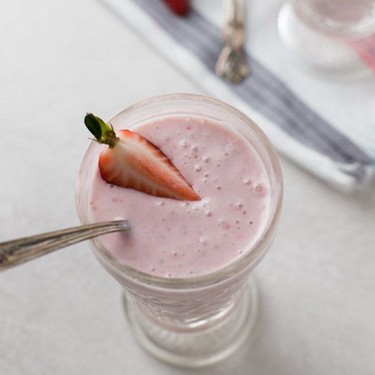 Strawberry Cheesecake Smoothie Recipe | SideChef