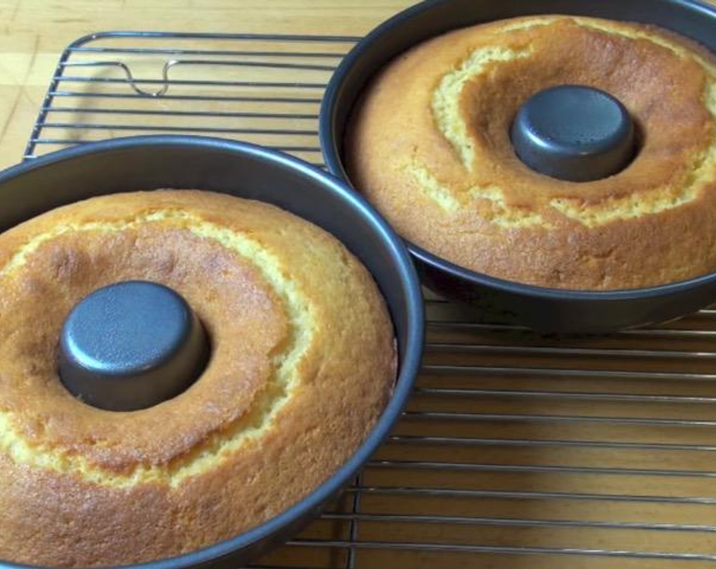 step 6 Allow cakes to cool for 5 minutes.