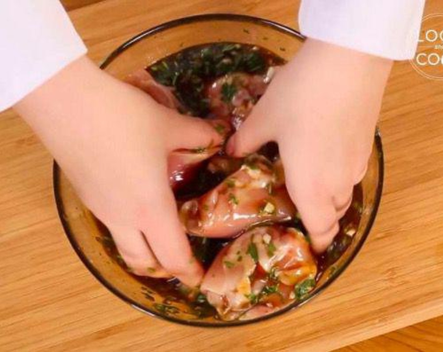 step 2 Pour the dressing on the Chicken Thighs (14 oz) and coat them well.