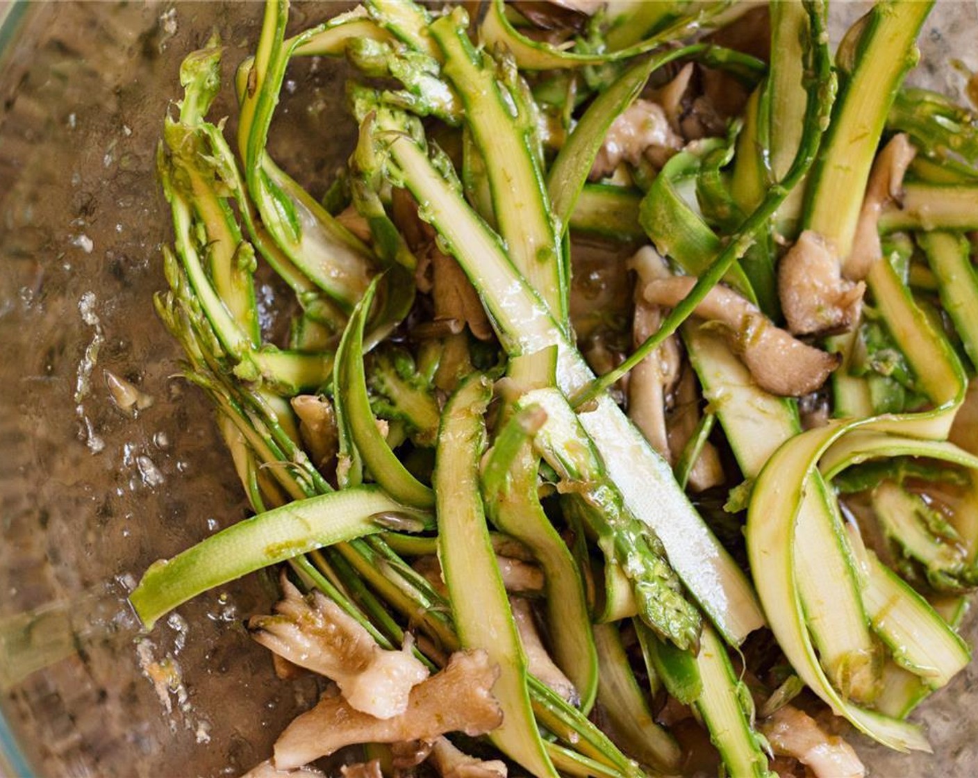 step 5 Add the asparagus to the mushrooms and vinaigrette. Toss to combine and allow to marinate while the noodles cook.