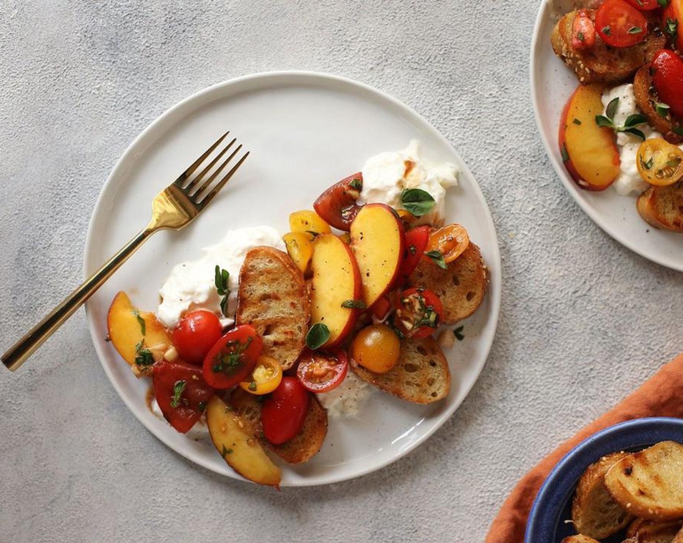 Peach Caprese Crostini Salad with Burrata