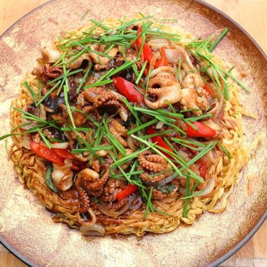 Baby Octopus in Black Bean Oyster Sauce over Crispy Noodles Recipe | SideChef