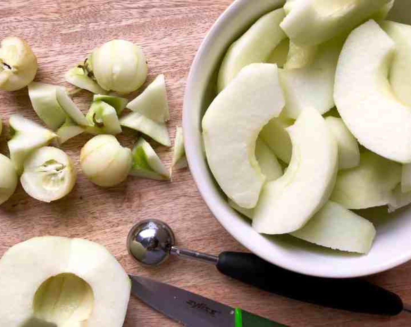 step 2 Peel, halve, and core 3 of the Granny Smith Apples (6) and cut each half into 6 even slices. Toss the apple slices with half of the Lemon Juice (1) and set aside.