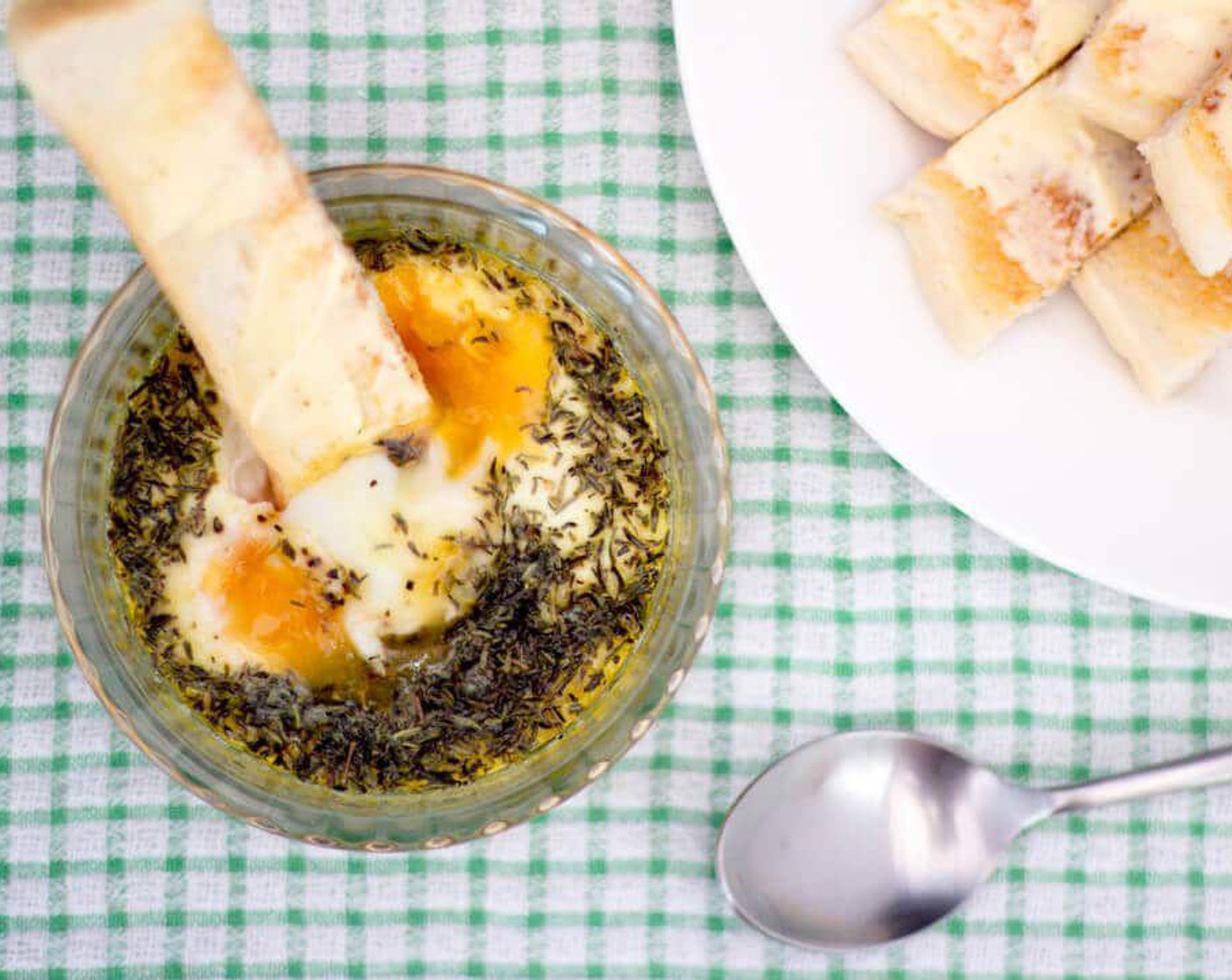 Easy & Delicious Thyme Baked Eggs