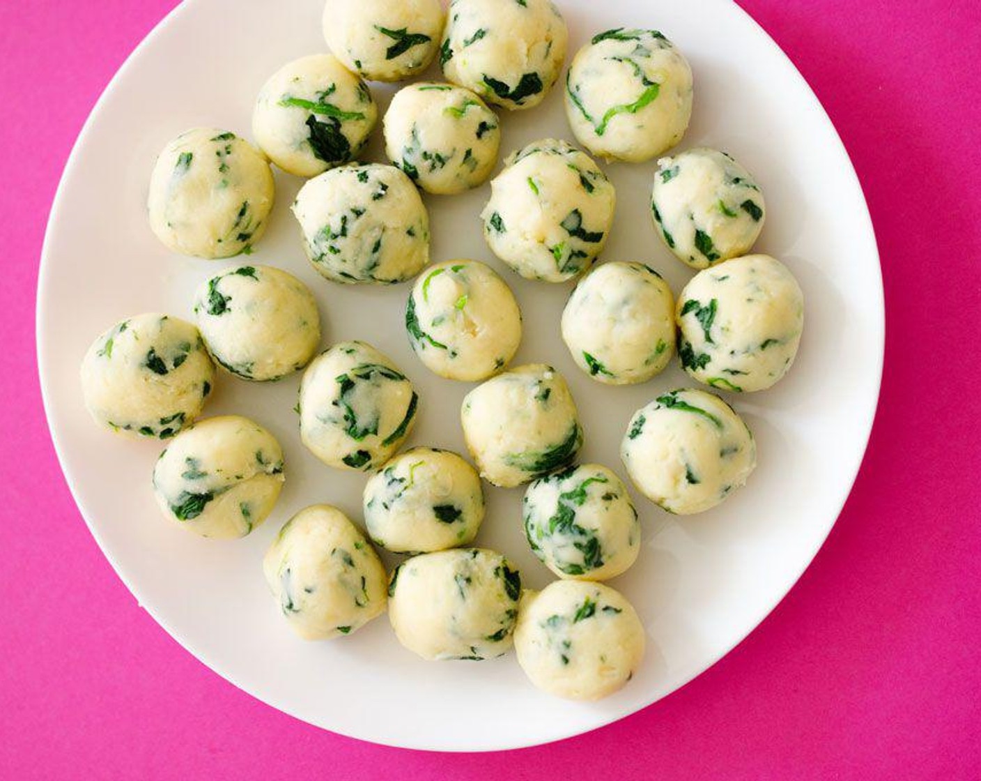 step 2 In a large mixing bowl, combine spinach, Mashed Potatoes (2 cups), Shredded Parmesan Cheese (1/4 cup) and Shredded Mozzarella Cheese (1/4 cup). If mixture is too moist, add a dash of flour. Roll into tablespoon-sized rounds.