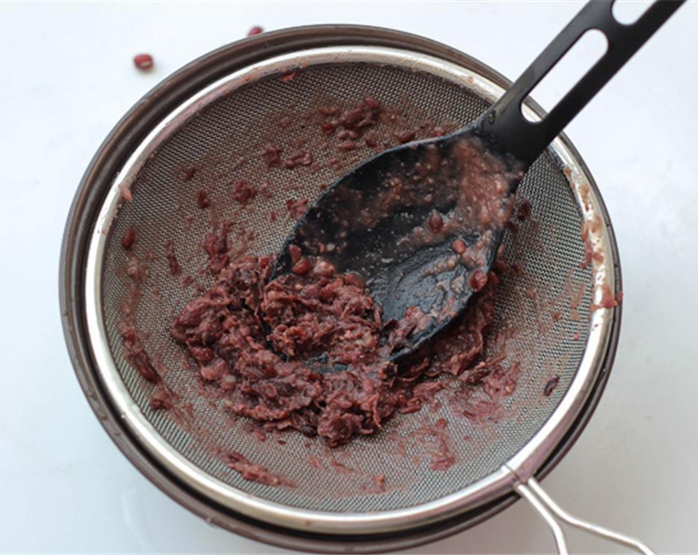 step 4 Transfer the cooked mixture to a food processor and blend until smooth. Press the mixture through a sieve to remove the red bean skin.