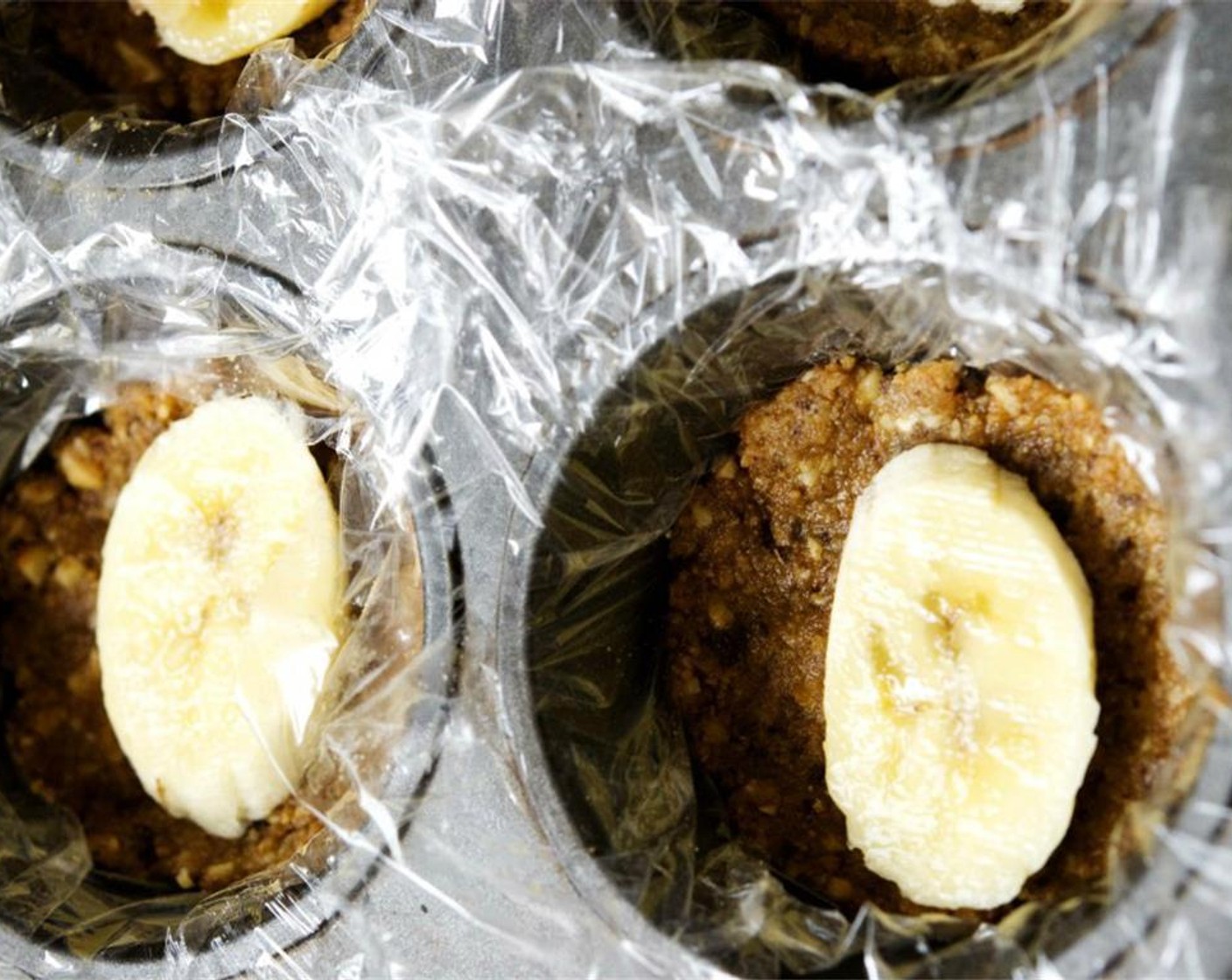 step 10 Slice up the Banana (1). Take the crust out of the fridge, place one slice of banana on top of each crust.