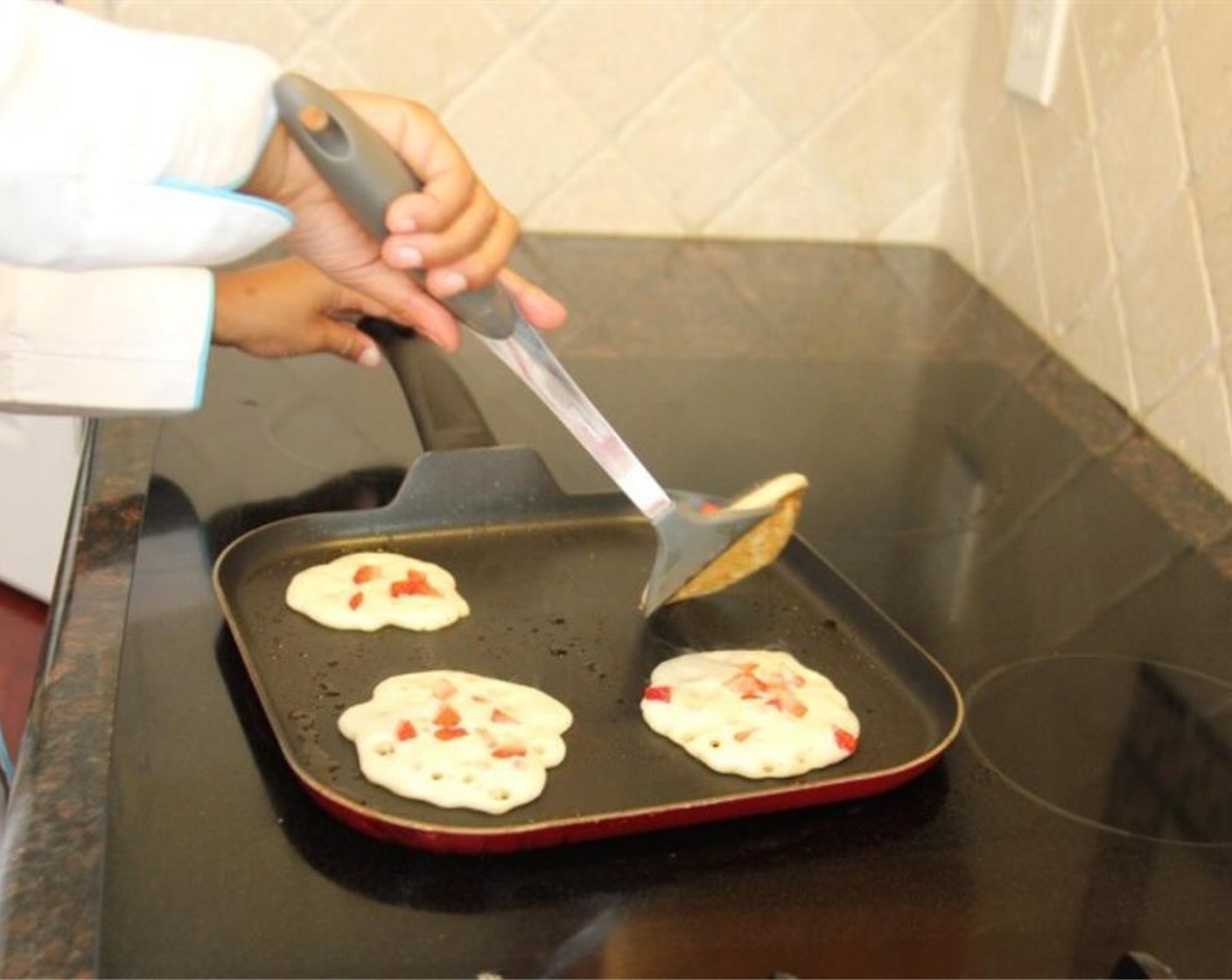 step 6 Make sure to wait until the pancake's edges are dry and the top of the pancake has bubbles rising up before you flip the pancakes.