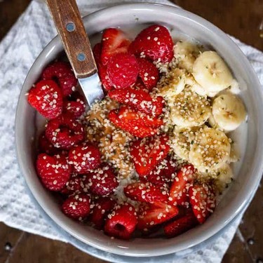 Banana Berry Steel-Cut Oats Recipe | SideChef