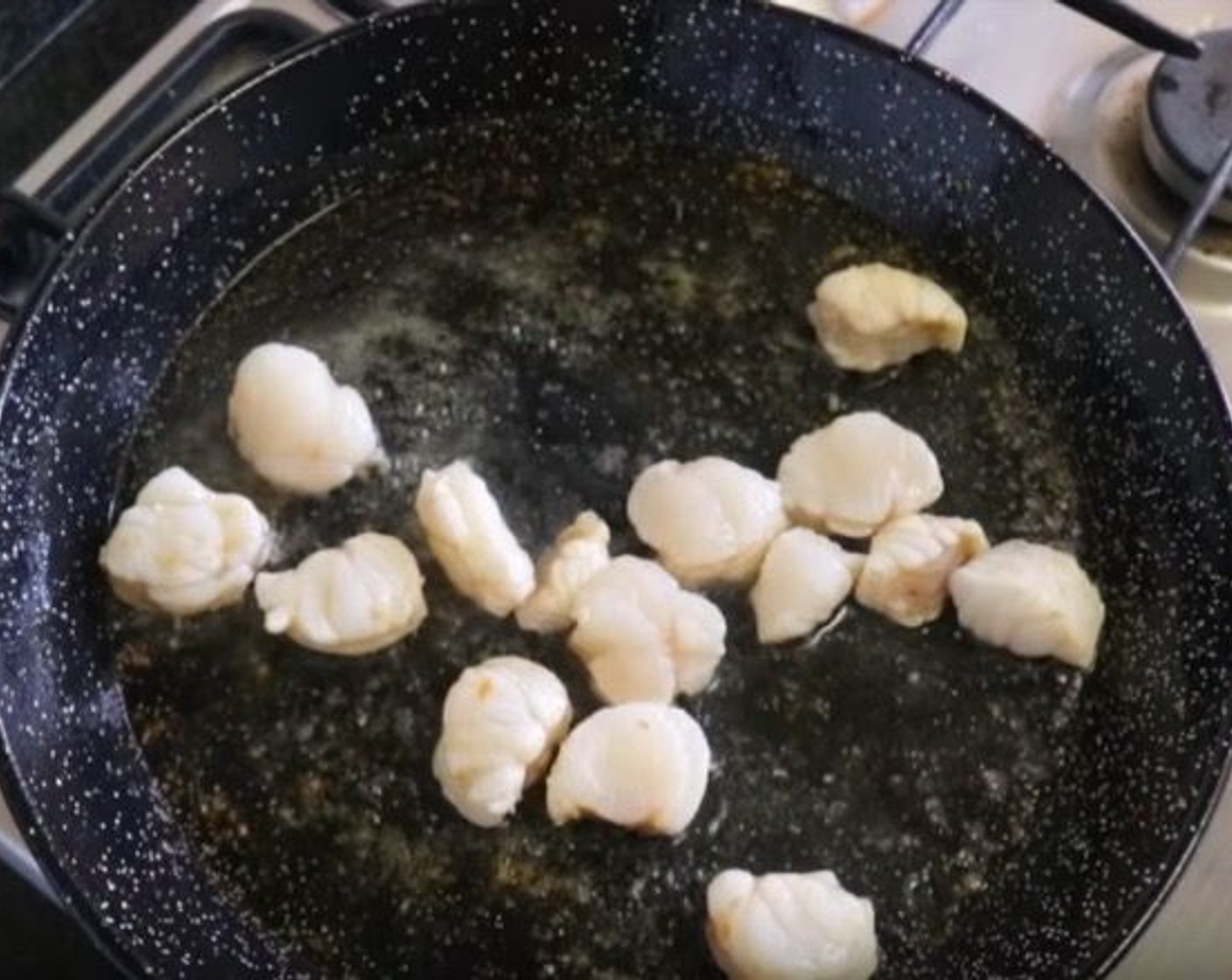 step 8 Using the same pan with the same heat, add the pieces of monkfish and cook for 5 minutes, turning them occasionally.