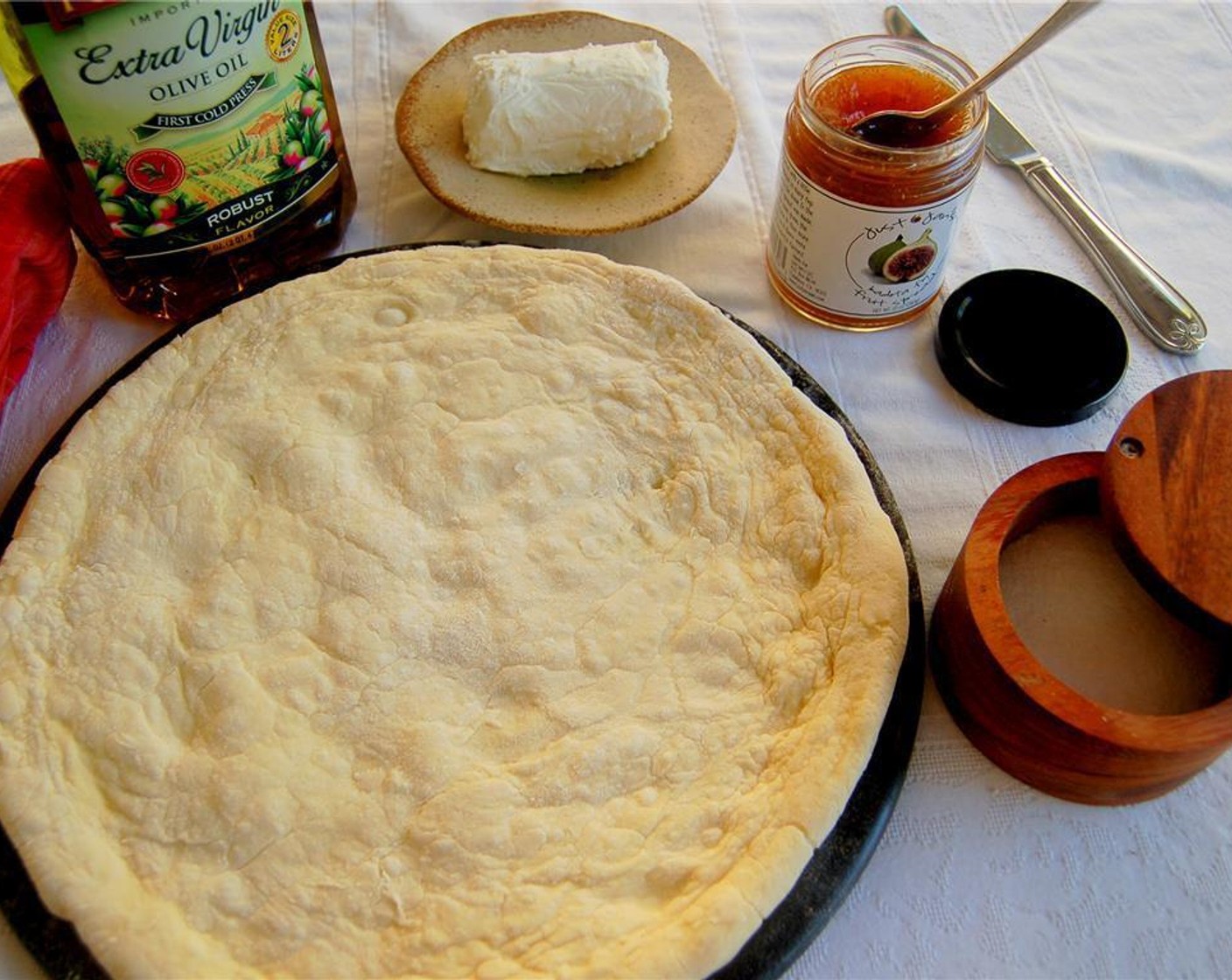 step 2 Roll out the Fresh Pizza Dough (1) or stretch with your hands.