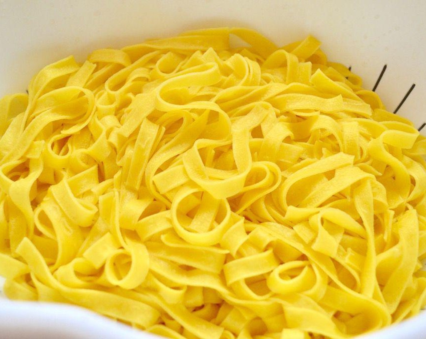 step 5 While it cooks, boil the fresh fettuccine. Salt the pasta water generously and let the Fettuccine (1.1 lb) cook in it for just a minute or two, until tender. Fresh pasta cooks really quickly. Drain it and set it aside for a minute.