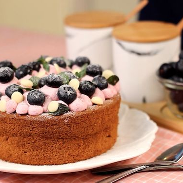 Blackcurrant Sponge Cake Recipe | SideChef