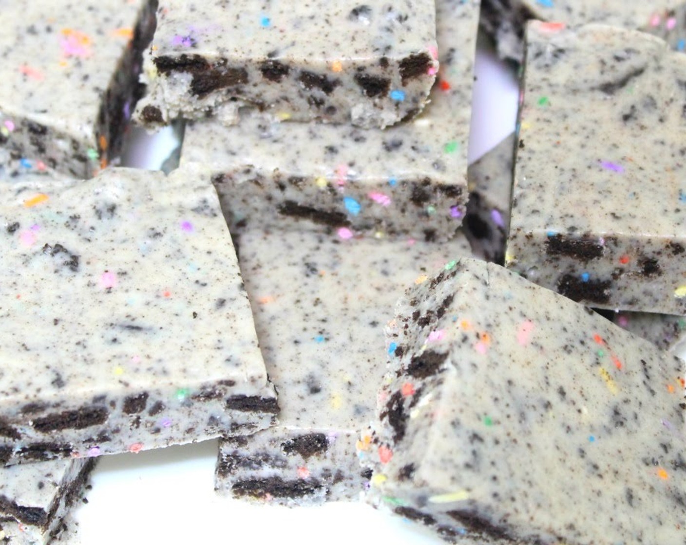 No-Bake Chocolate Fudge Birthday Cake Bars