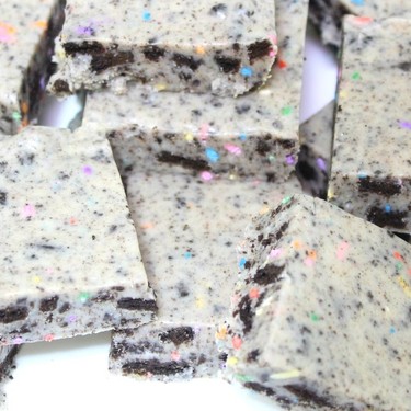 No-Bake Chocolate Fudge Birthday Cake Bars Recipe | SideChef