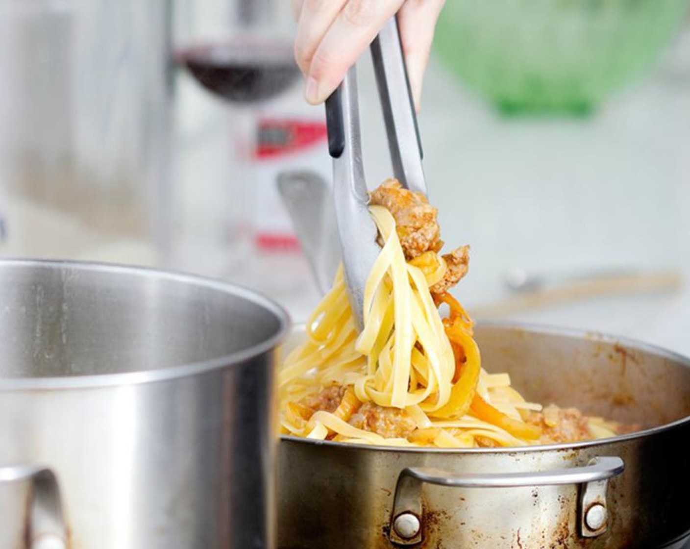 step 5 Add cooked fettuccine to a large bowl, and pour the sauce over it. Toss to combine.