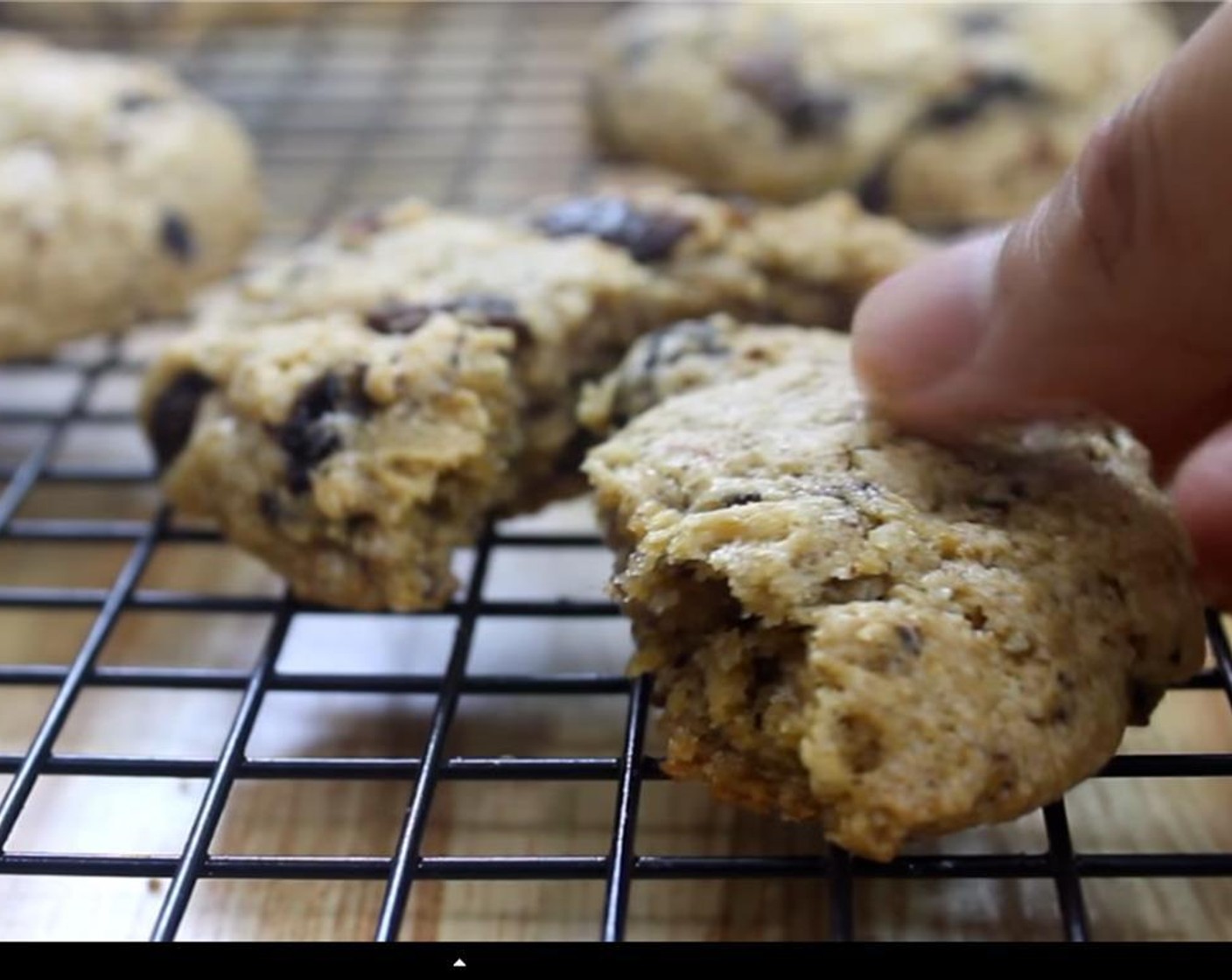 step 9 Remove the cookies and allow them to cool completely.