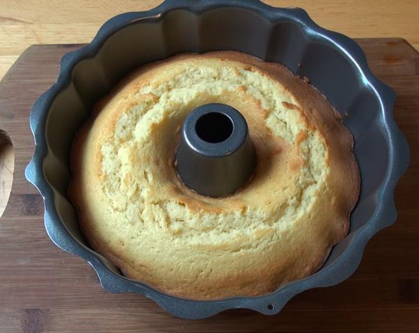 step 6 Let cake cool in the pan for 5 minutes.