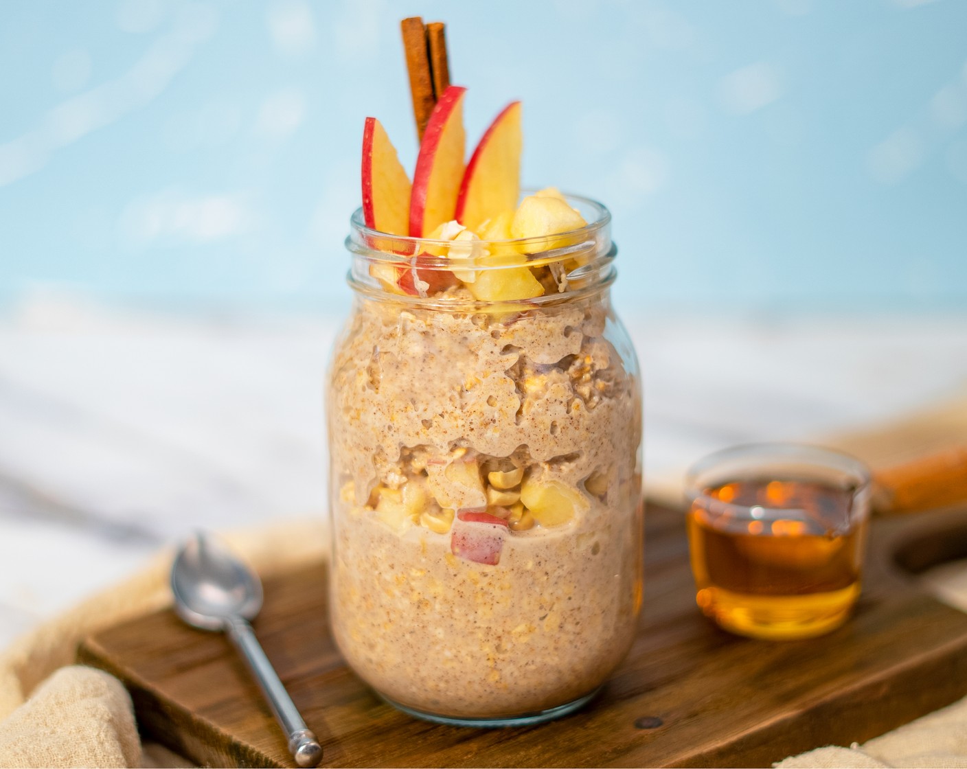 No-Cook Cinnamon Apple Oatmeal Jars