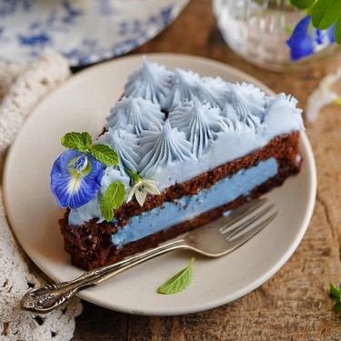 Eggless Blue Matcha Chocolate Cavity Cake Recipe | SideChef