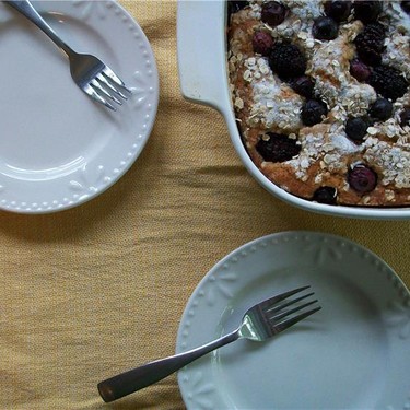 Oat Cake with Blackberries and Blueberries Recipe | SideChef