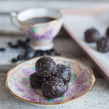 Chocolate Blueberry Protein Bites Recipe | SideChef