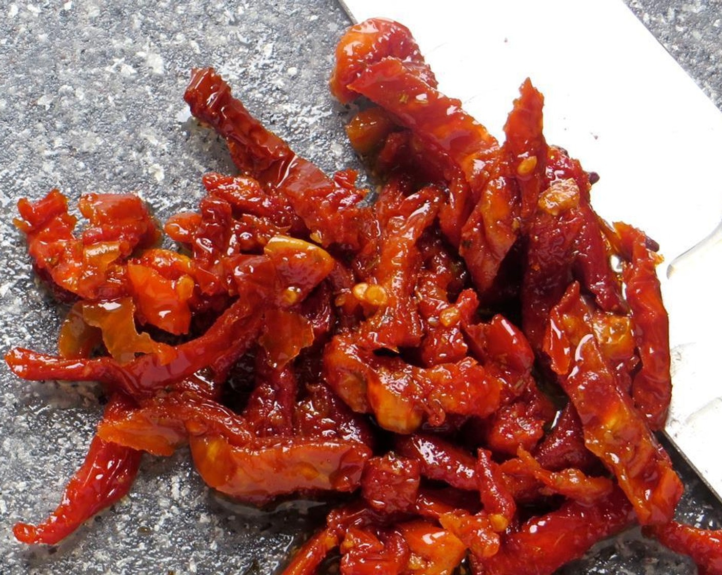 step 6 Drain the Sun-Dried Tomatoes in Olive Oil (1/2 cup) and thinly slice them.