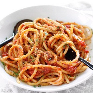 Pasta With 5-Ingredient Butter Tomato Sauce Recipe | SideChef