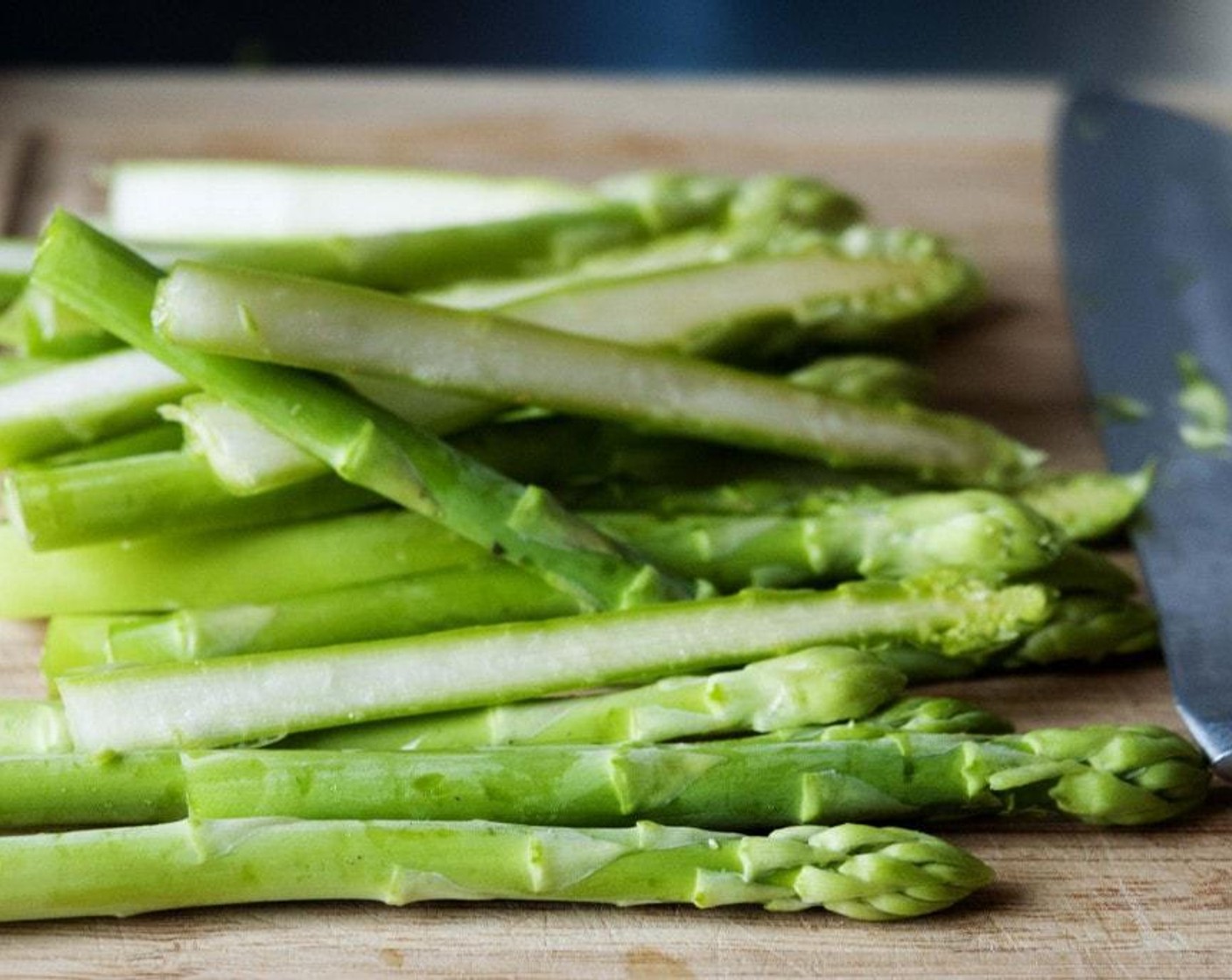 step 6 Wash and cut about 3 centimeters from the tips of the Asparagus (1 3/4 cups). Cut each in half and then boil for 5 minutes.