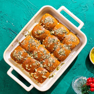 5-Minute Garlic Butter Dinner Roll Recipe | SideChef