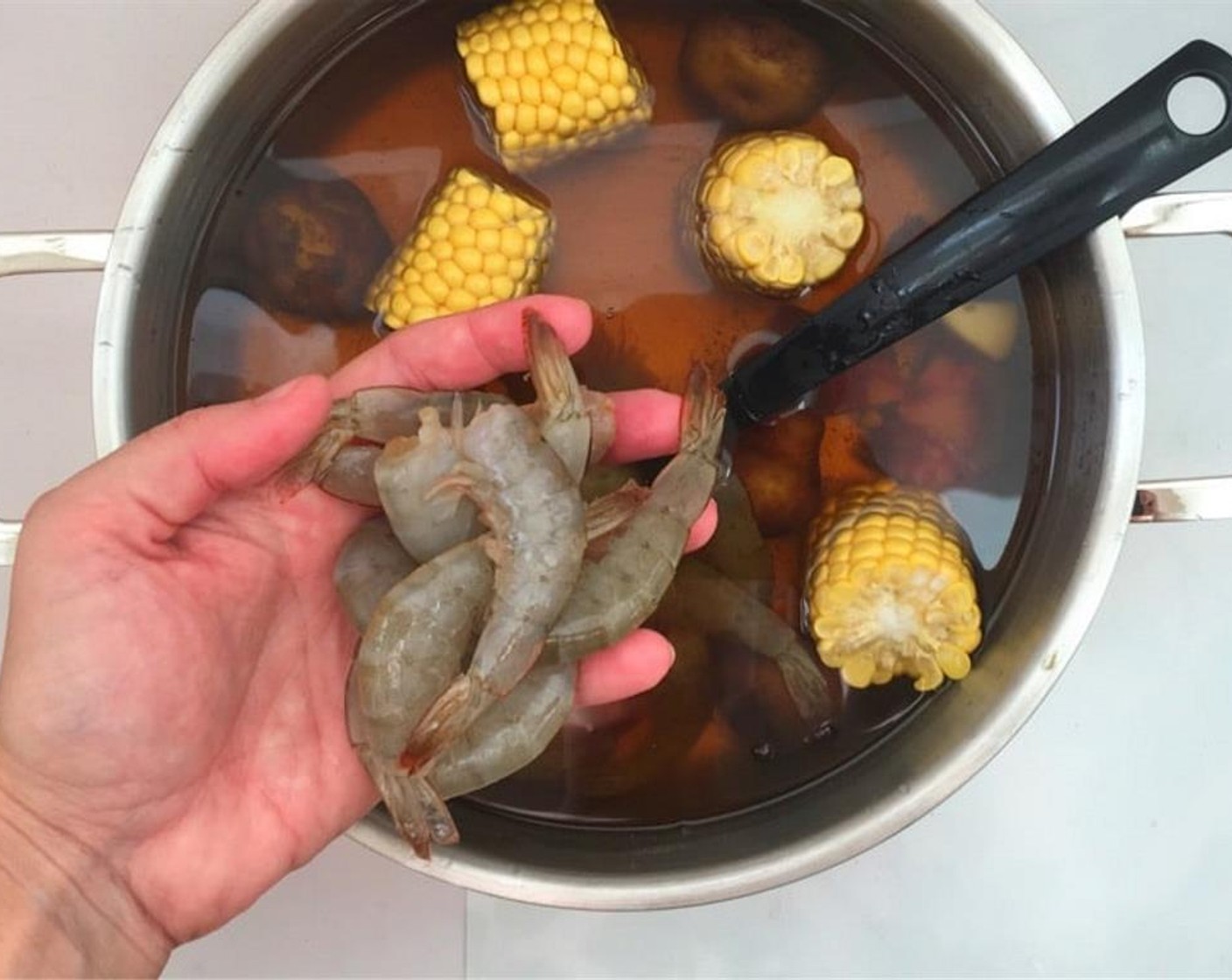 step 4 Cook the corn for 4 minutes. Then add the Medium Shrimp (20) to the hot water.