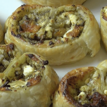 5 Ingredient Pesto Pastry Scrolls Recipe | SideChef
