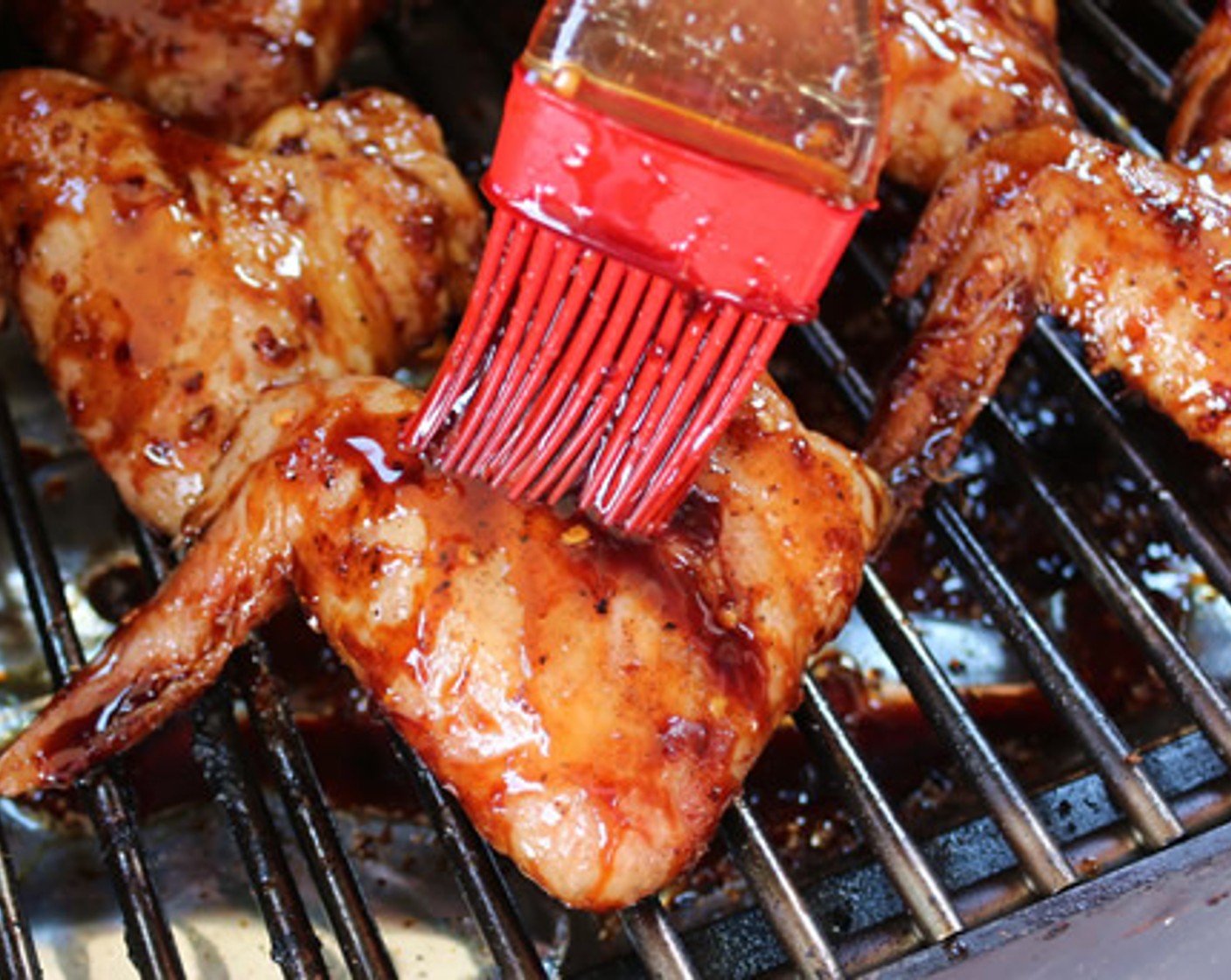 step 9 Glaze each wing with General Tso’s Sauce on both sides and continue to cook until wings are tender, about 10 minutes. Internal temperature should be at least 165 degrees F (75 degrees C) and juice should run clear.