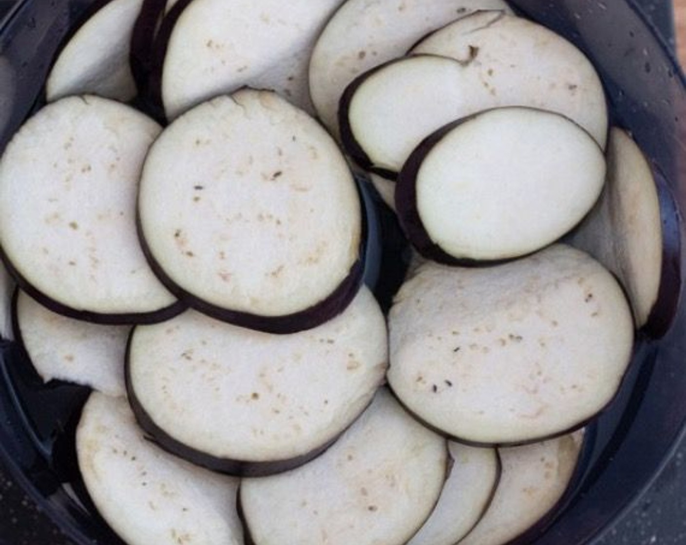 step 1 Soak the Eggplant (1) in salted water for 5 minutes.