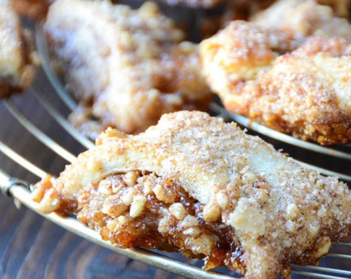 step 20 Remove from the oven and cool a few minutes on the cookie sheet before using a thin spatula to transfer the cookies to a cooling rack. When the cookies reach room temperature, they can be stored in an airtight container for up to a week and can be frozen for up to a month.