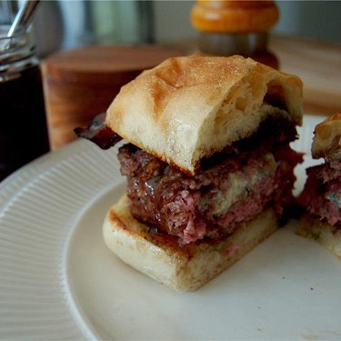 Pub Burger with Pomegranate Spread Recipe | SideChef